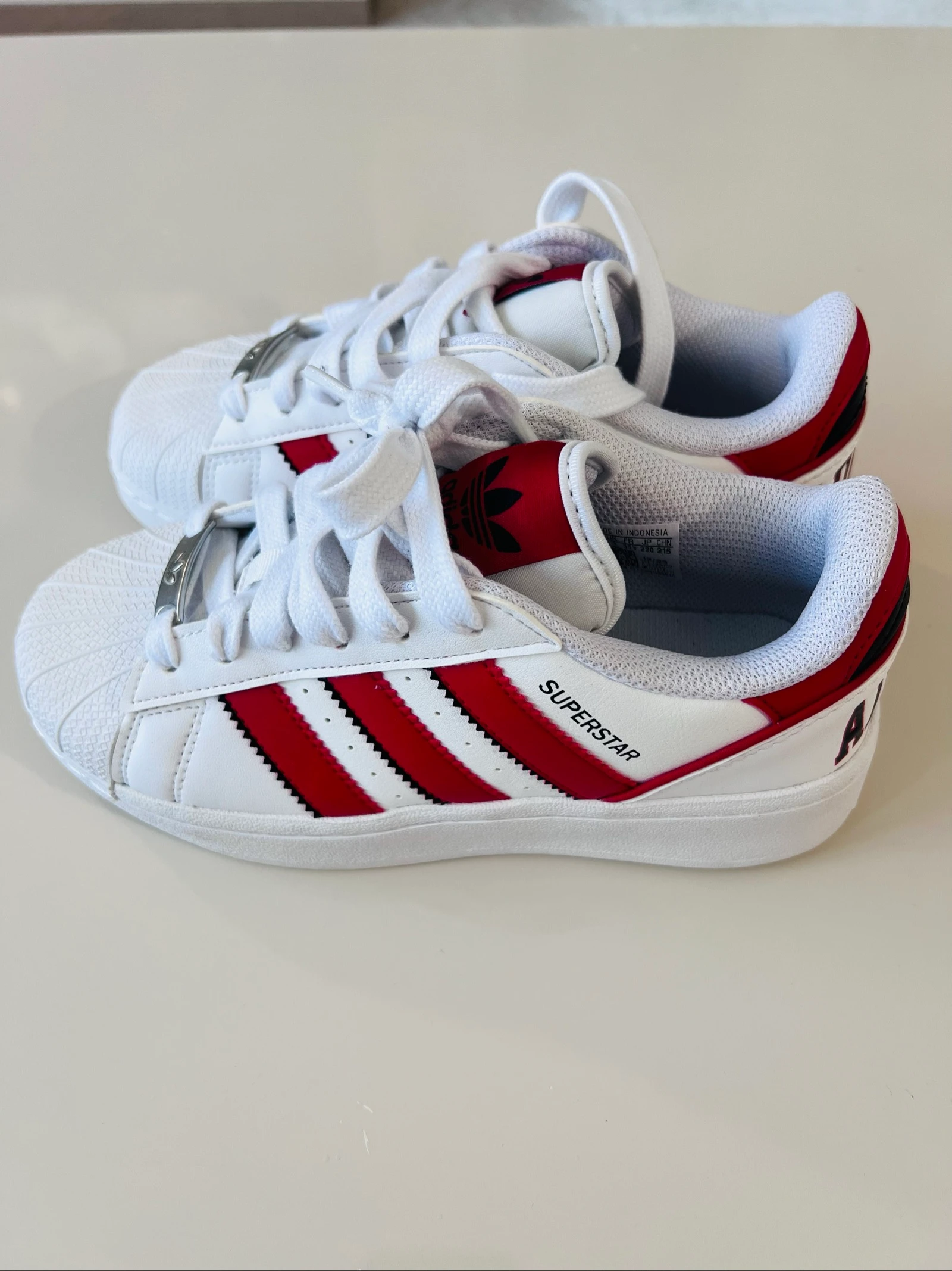 Baskets Adidas Originals Superstar XLG blanc et rouge - Taille 35.5 (US 3.5 / UK 3)